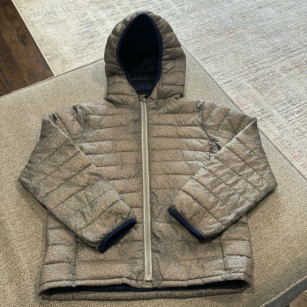 GAP light weight puffer jacket. Color is Heather Gray